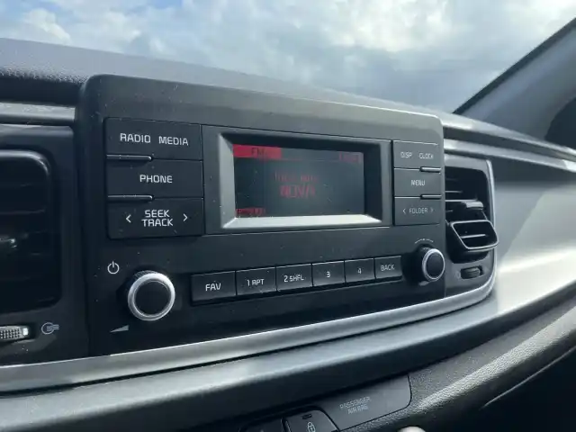 Valkoinen Viistoperä, Kia Rio – CPE-539