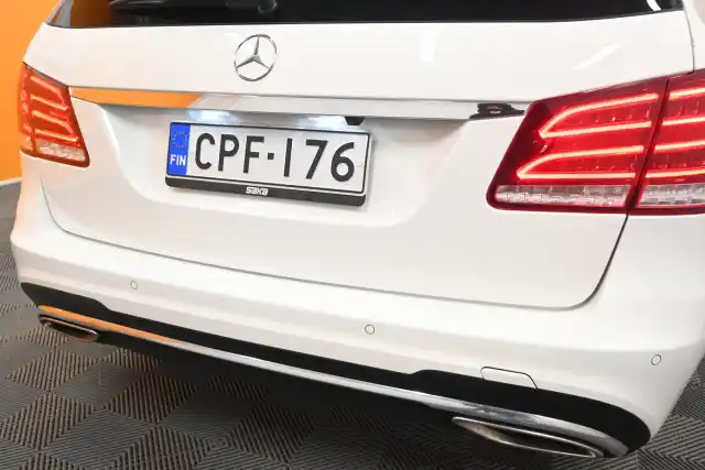 Valkoinen Farmari, Mercedes-Benz E – CPF-176