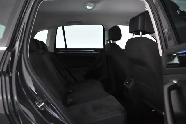 Harmaa Maastoauto, Volkswagen Tiguan – CPF-988