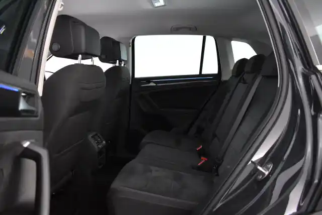 Harmaa Maastoauto, Volkswagen Tiguan – CPF-988
