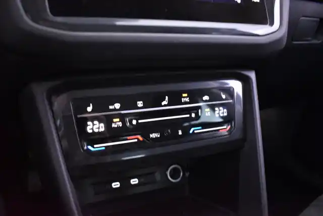 Harmaa Maastoauto, Volkswagen Tiguan – CPF-988