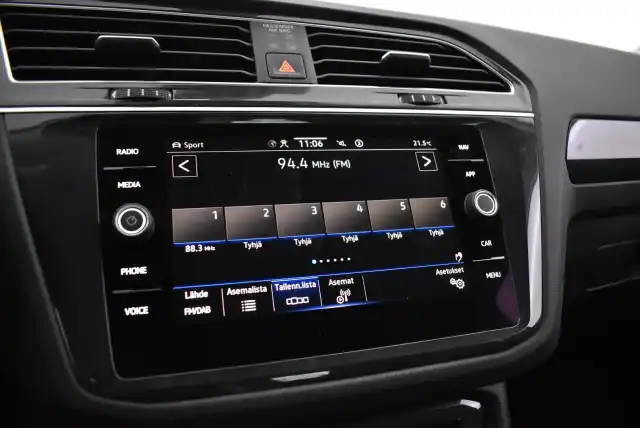 Harmaa Maastoauto, Volkswagen Tiguan – CPF-988