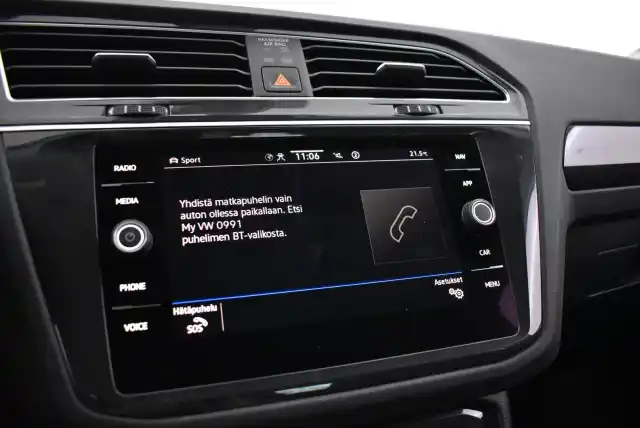 Harmaa Maastoauto, Volkswagen Tiguan – CPF-988