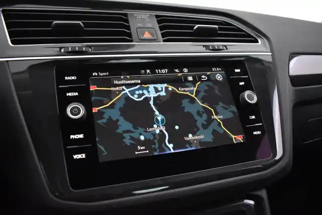 Harmaa Maastoauto, Volkswagen Tiguan – CPF-988