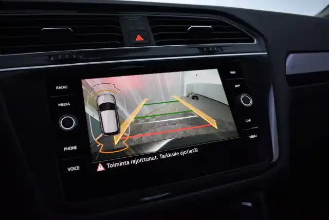 Harmaa Maastoauto, Volkswagen Tiguan – CPF-988