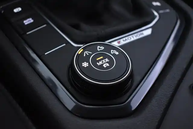 Harmaa Maastoauto, Volkswagen Tiguan – CPF-988