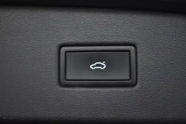 Harmaa Maastoauto, Volkswagen Tiguan – CPF-988