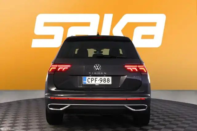 Harmaa Maastoauto, Volkswagen Tiguan – CPF-988