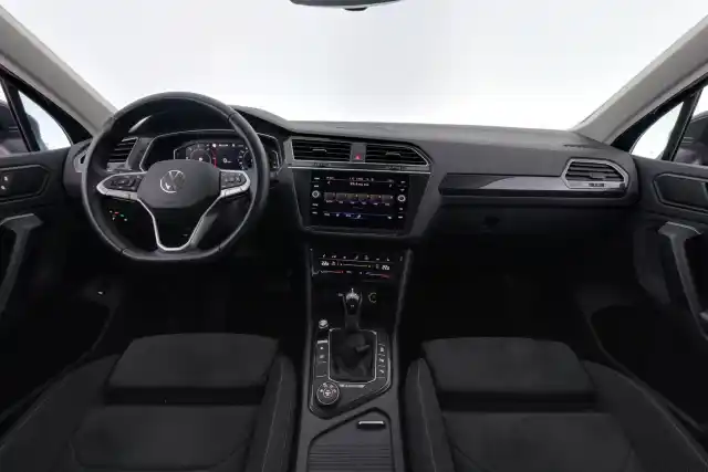 Harmaa Maastoauto, Volkswagen Tiguan – CPF-988