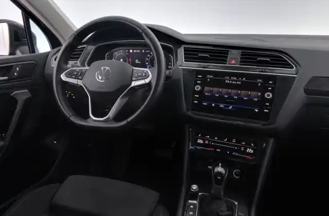 Harmaa Maastoauto, Volkswagen Tiguan – CPF-988