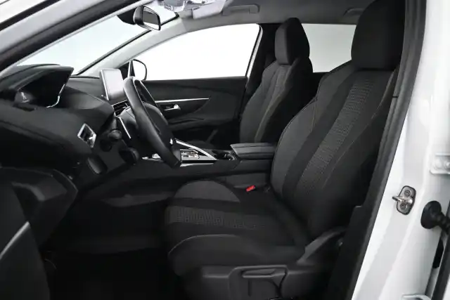 Valkoinen Maastoauto, Peugeot 5008 – CPG-860