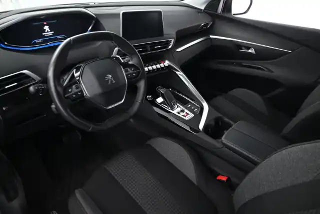 Valkoinen Maastoauto, Peugeot 5008 – CPG-860