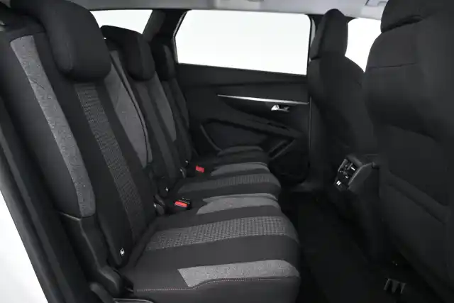 Valkoinen Maastoauto, Peugeot 5008 – CPG-860