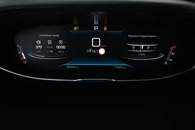 Valkoinen Maastoauto, Peugeot 5008 – CPG-860