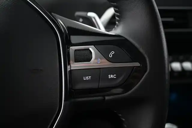 Valkoinen Maastoauto, Peugeot 5008 – CPG-860