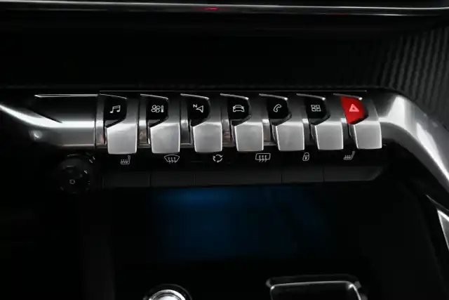 Valkoinen Maastoauto, Peugeot 5008 – CPG-860