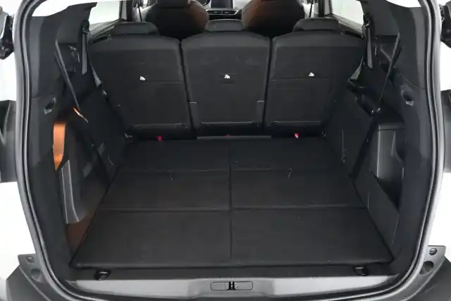 Valkoinen Maastoauto, Peugeot 5008 – CPG-860