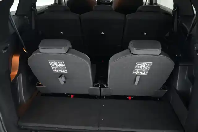 Valkoinen Maastoauto, Peugeot 5008 – CPG-860