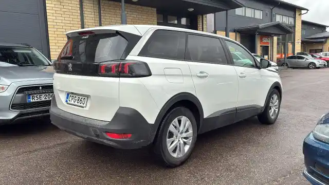 Valkoinen Maastoauto, Peugeot 5008 – CPG-860