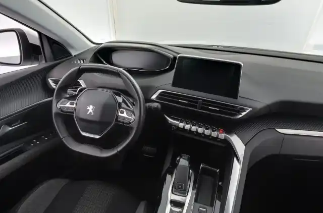 Valkoinen Maastoauto, Peugeot 5008 – CPG-860