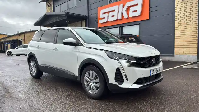 Valkoinen Maastoauto, Peugeot 5008 – CPG-860