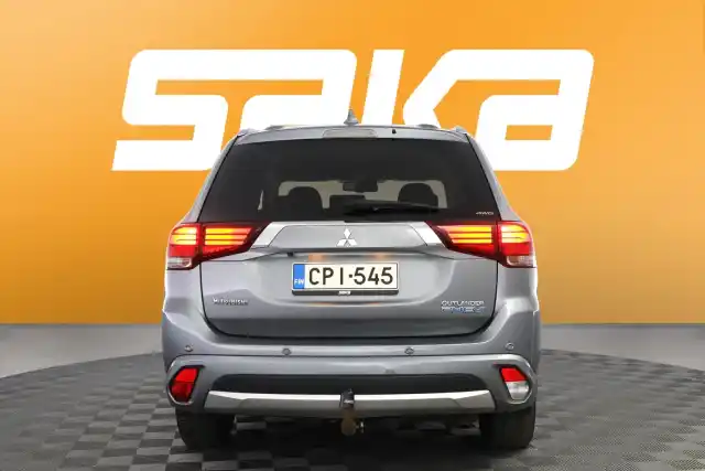 Harmaa Maastoauto, Mitsubishi Outlander PHEV – CPI-545