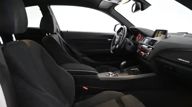 Valkoinen Coupe, BMW M235I – CPI-571