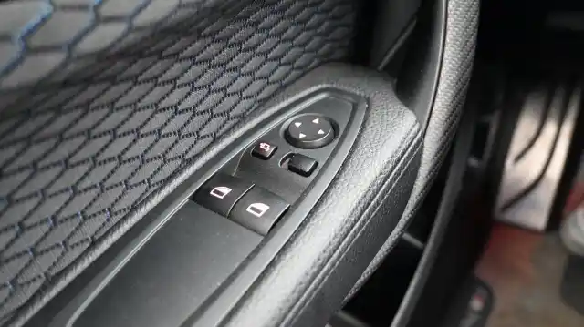 Valkoinen Coupe, BMW M235I – CPI-571