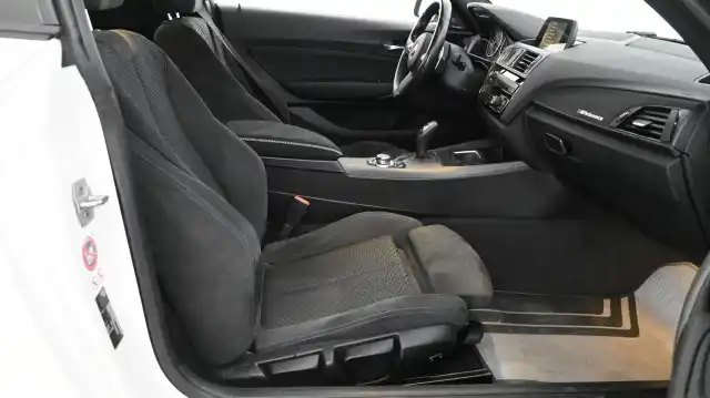 Valkoinen Coupe, BMW M235I – CPI-571