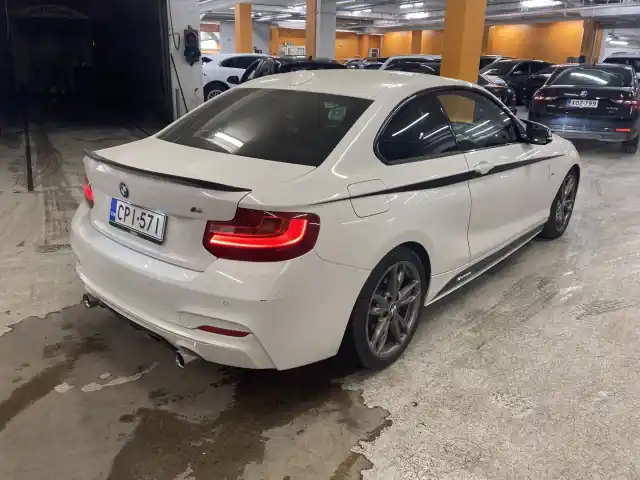 Valkoinen Coupe, BMW M235I – CPI-571