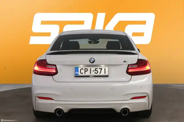 Valkoinen Coupe, BMW M235I – CPI-571