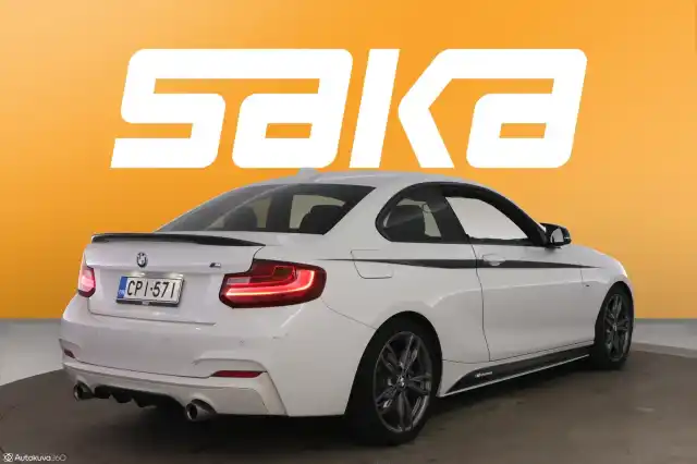 Valkoinen Coupe, BMW M235I – CPI-571