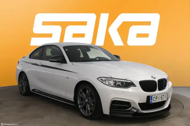 Valkoinen Coupe, BMW M235I – CPI-571