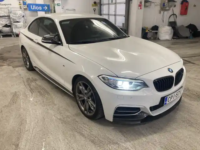 Valkoinen Coupe, BMW M235I – CPI-571