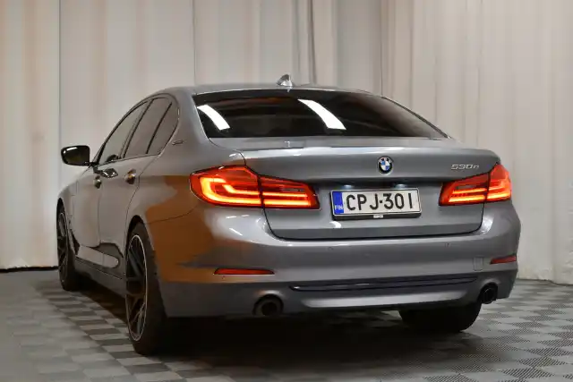 Sininen Sedan, BMW 530 – CPJ-301