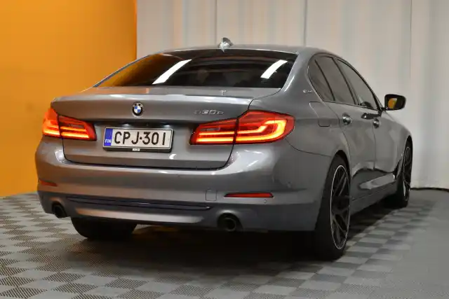 Sininen Sedan, BMW 530 – CPJ-301