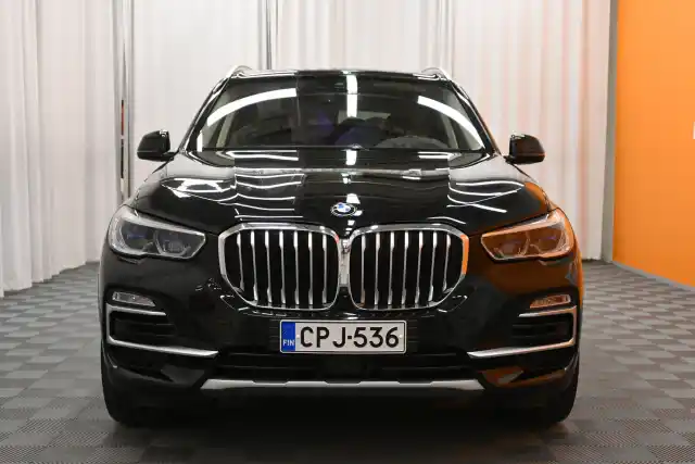 Musta Maastoauto, BMW X5 – CPJ-536