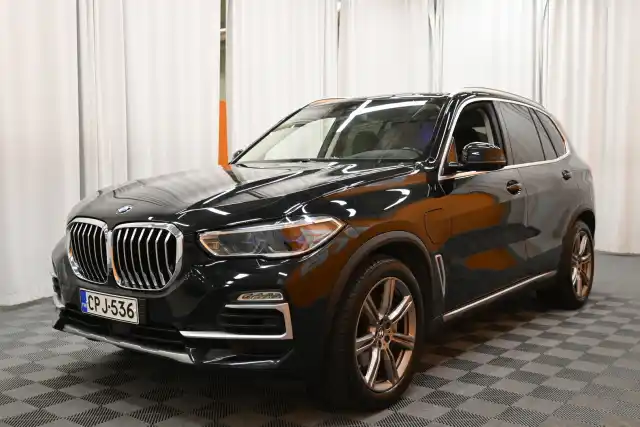 Musta Maastoauto, BMW X5 – CPJ-536