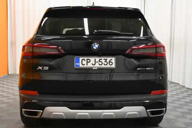 Musta Maastoauto, BMW X5 – CPJ-536