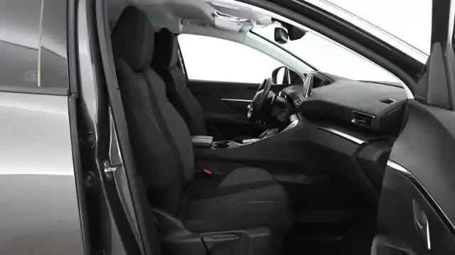 Harmaa Maastoauto, Peugeot 3008 – CPJ-733