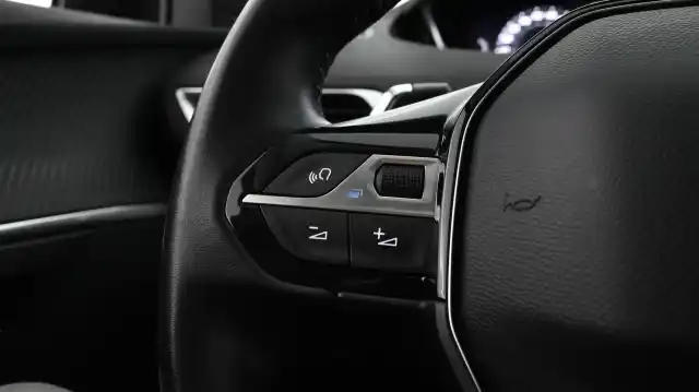 Harmaa Maastoauto, Peugeot 3008 – CPJ-733