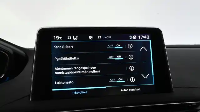 Harmaa Maastoauto, Peugeot 3008 – CPJ-733