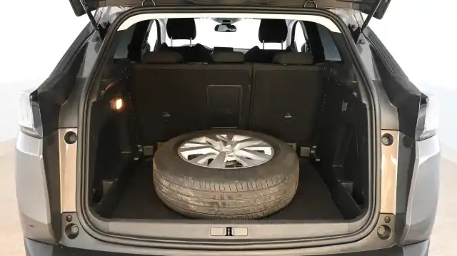 Harmaa Maastoauto, Peugeot 3008 – CPJ-733