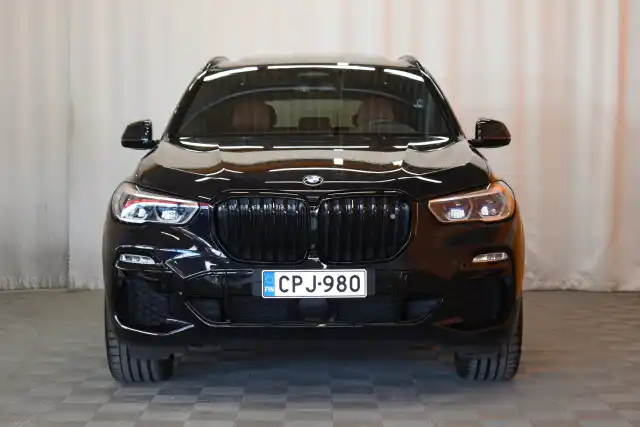 Musta Maastoauto, BMW X5 – CPJ-980