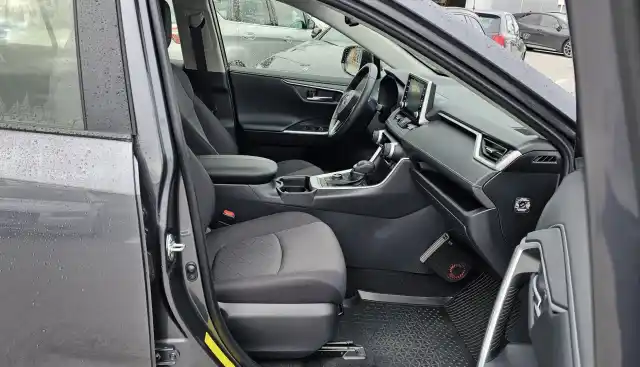 Harmaa Maastoauto, Toyota RAV4 – CPK-171