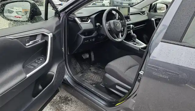 Harmaa Maastoauto, Toyota RAV4 – CPK-171
