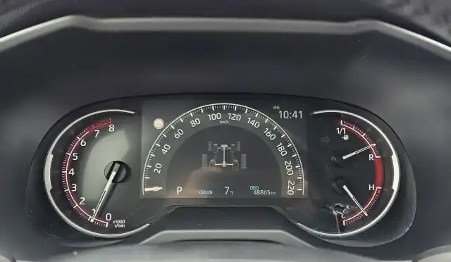 Harmaa Maastoauto, Toyota RAV4 – CPK-171
