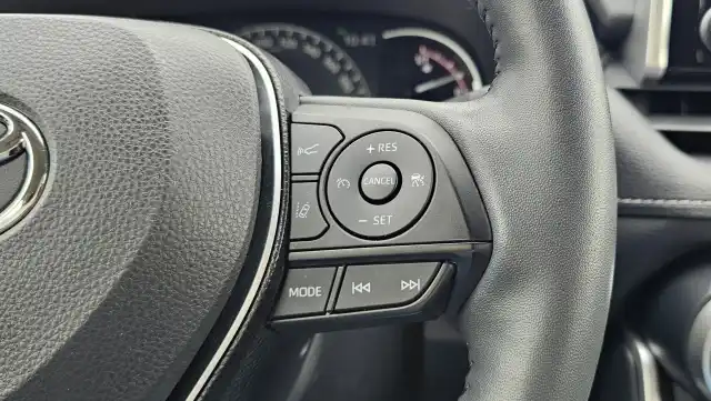 Harmaa Maastoauto, Toyota RAV4 – CPK-171