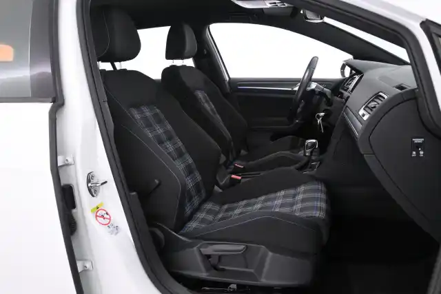 Valkoinen Viistoperä, Volkswagen Golf – CPL-612