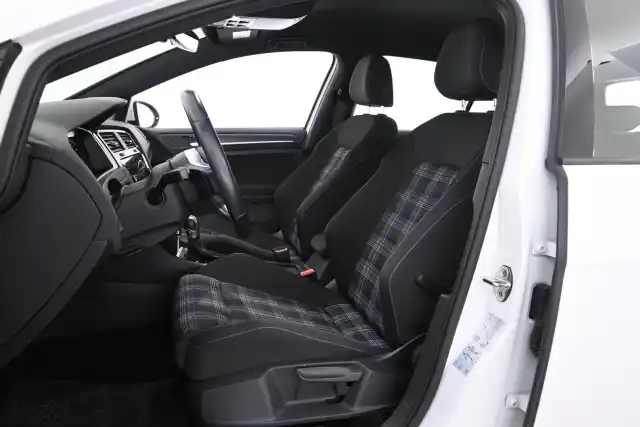 Valkoinen Viistoperä, Volkswagen Golf – CPL-612